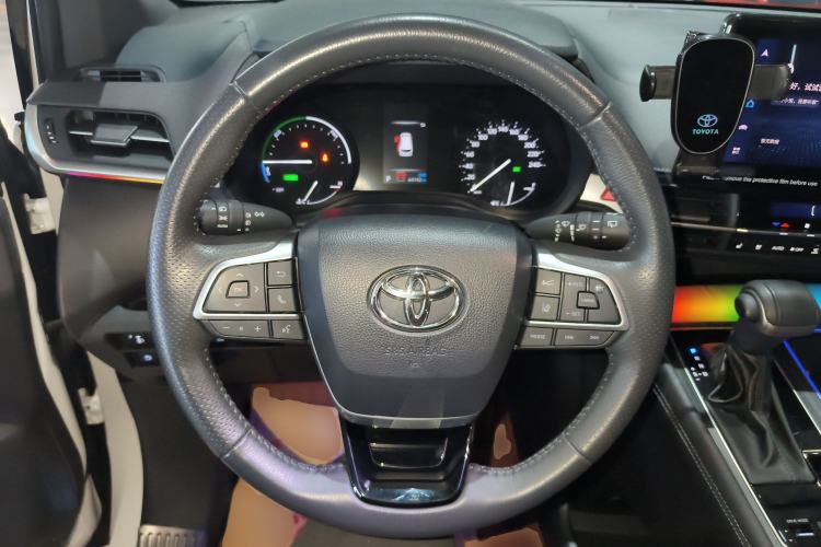 Used Toyota SIENNA 2023 2.5L Hybrid Deluxe Edition