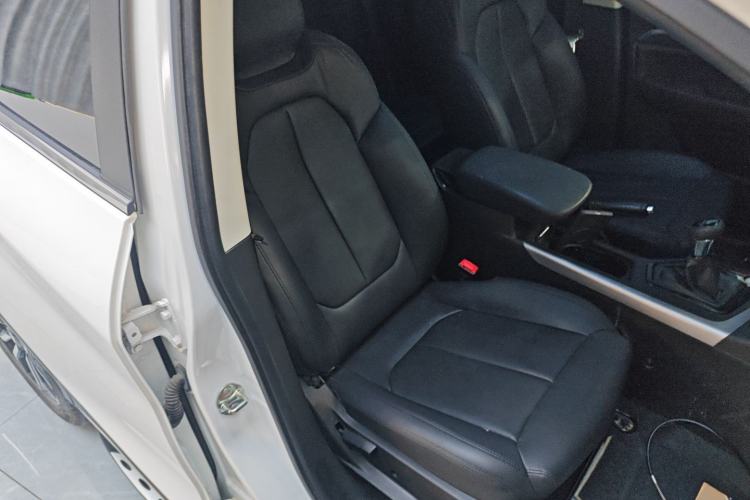 Used Soueast DX5 2021 1.5L Manual Deluxe Upgrade Version
