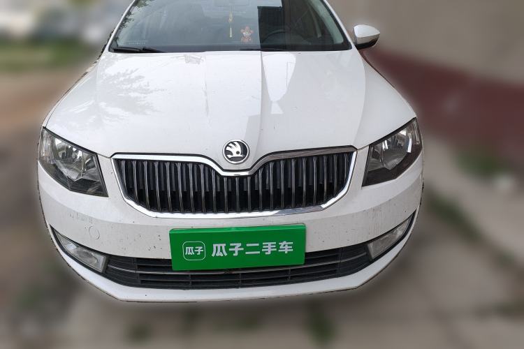 Used Skoda Octavia 2016 1.6L Manual Smart Drive Version
