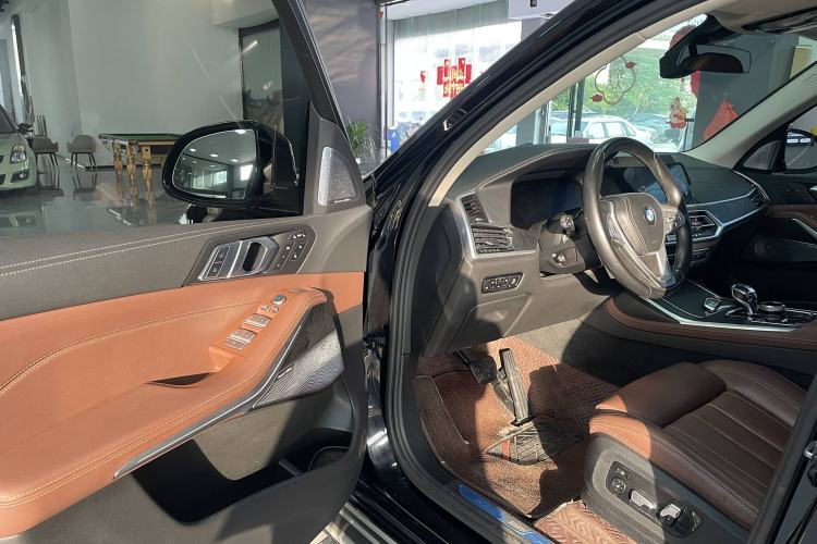 Used BMW X7 2020 xDrive40i Luxury Package with Leading Features