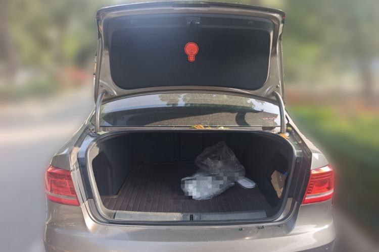 Used Volkswagen Magotan 2015 Facelift 1.8TSI Luxury Model Trunk