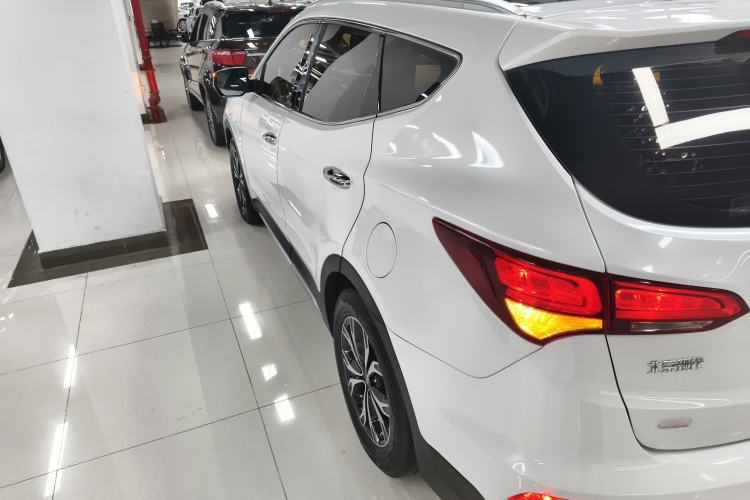 Used Hyundai Santa Fe 2017 2.4L Automatic Two-Wheel Drive Smart Version 5 Seats Left Side