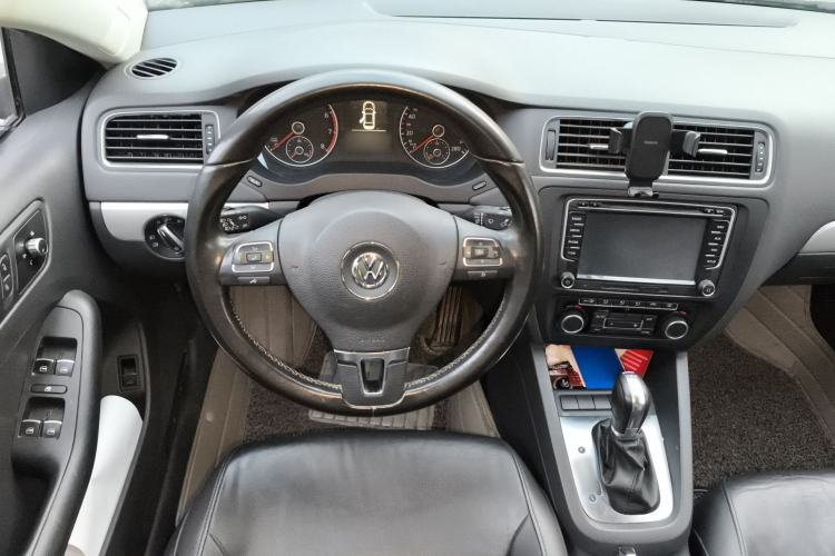 Used Volkswagen Sagitar 2014 Revised Version 1.4TSI Automatic Luxury Edition Steering Wheel