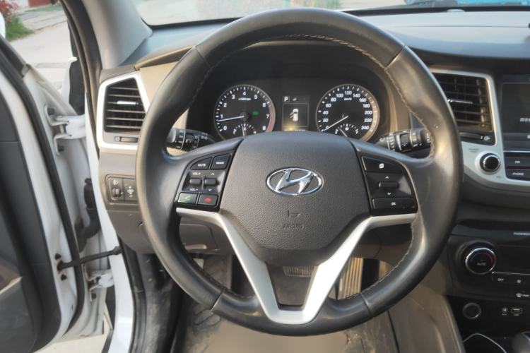 Used Hyundai Tucson 2018 1.6T Dual-Clutch Two-Wheel Drive 15th Anniversary Special Edition Steering Wheel