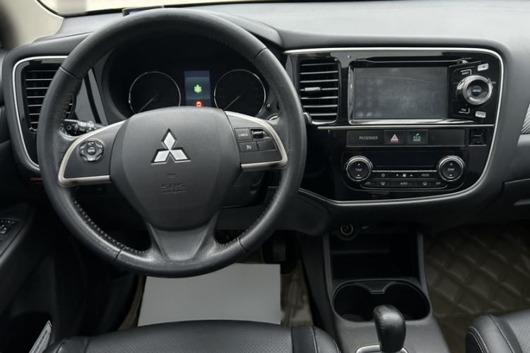 Used Mitsubishi Outlander 2014 2.4L 4x4 Deluxe Value Edition 5 Seats