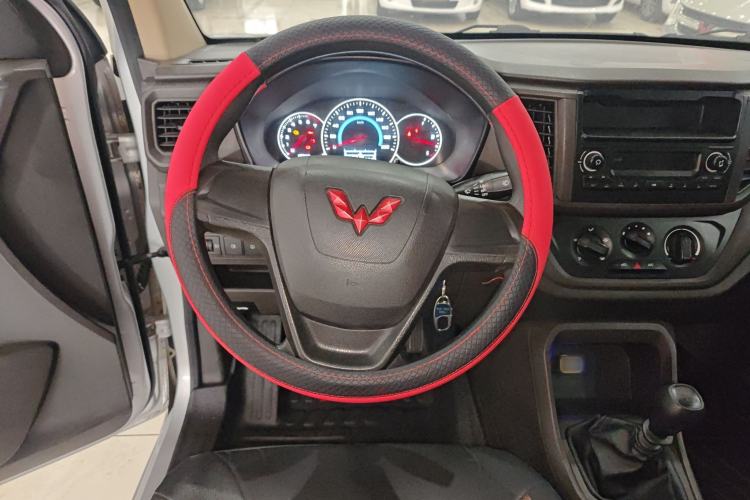 Used Wuling Hongguang V 2022 1.5L Enjoy Edition Electric-Powered LAR Steering Wheel