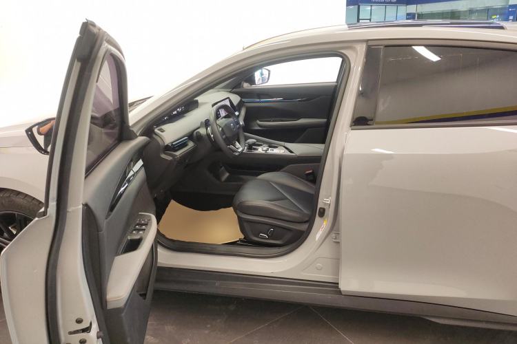 Used Changan UNI-V 2022 1.5T Prestige Version