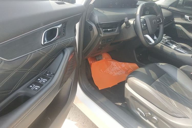 Used CHANGAN UNI-K 2024 2.0T Two-Wheel Drive Global Edition
