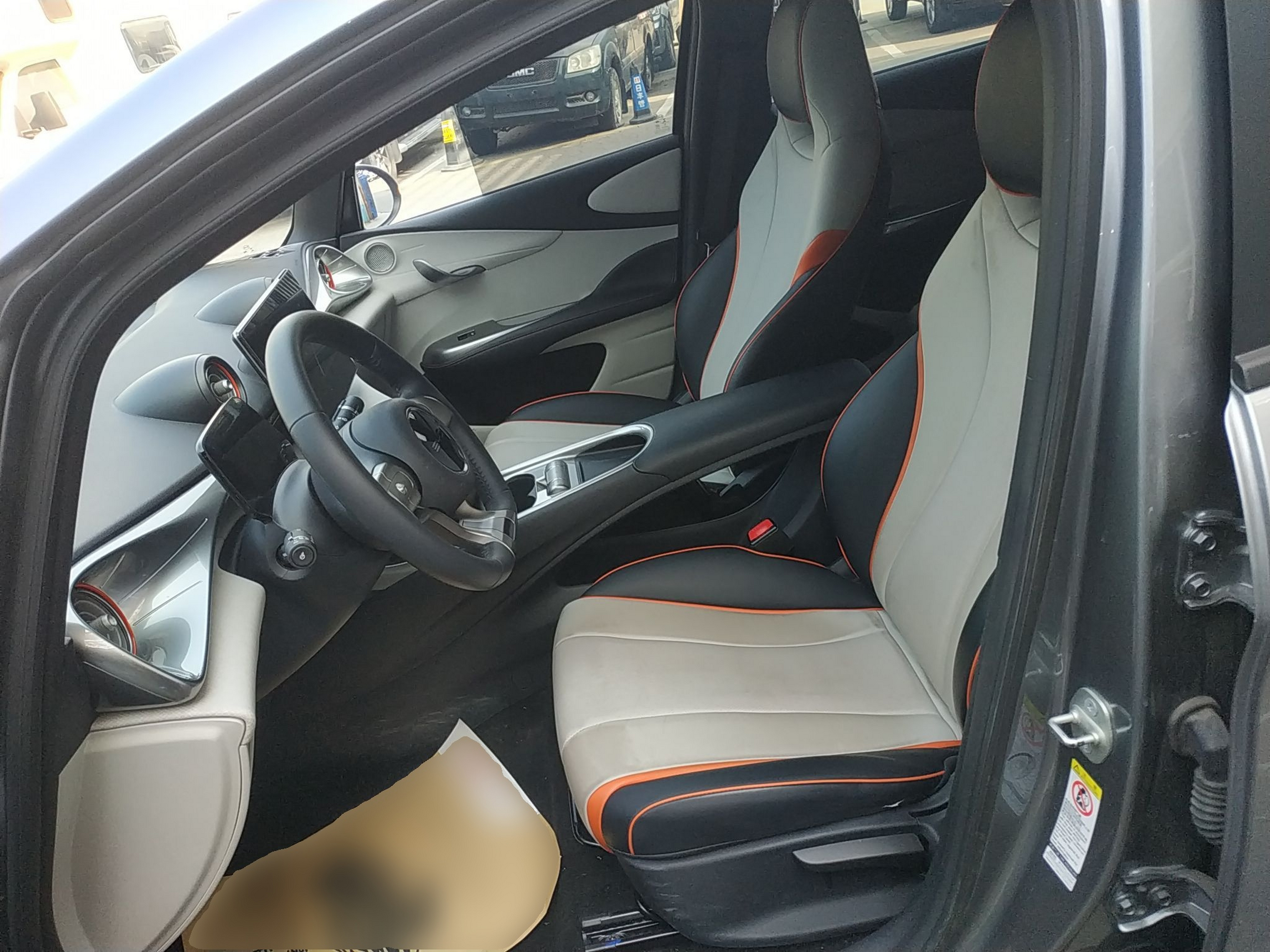 Переднее сиденье в автомобиле