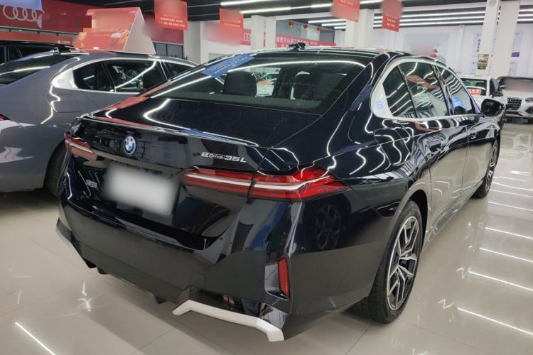 Used BMW i5 2024 eDrive 35L Luxury Model with M Sport Package
