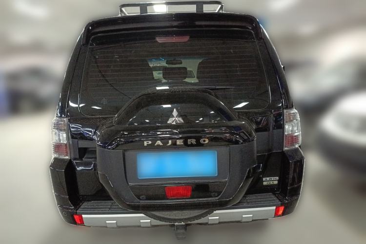 Used Mitsubishi Pajero  Rear