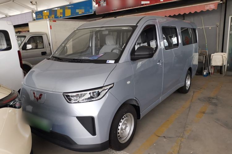Used Wuling Yangguang 2024 300KM Comfort Version Passenger Van 75kW
