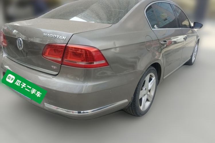 Used Volkswagen Magotan 2015 2.0 TSI Prestige Model Rear Right 45 Deg