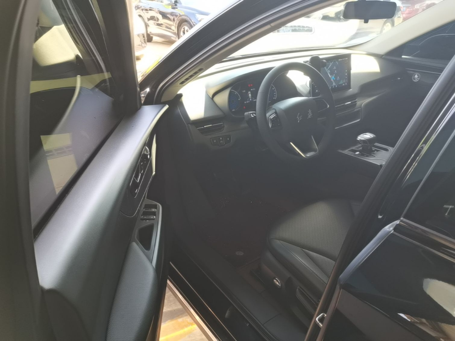 Hongqi E-QM5 2022 431 km Charge & Enjoy Edition — снимка 18