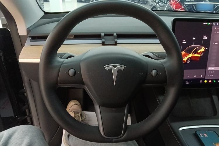 Used Tesla Model Y 2021 Standard Range Rear-Wheel Drive Version Steering Wheel