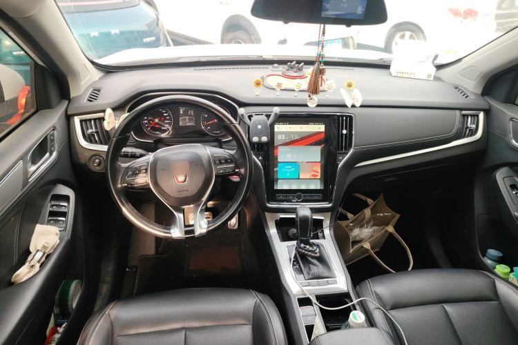 Used Roewe RX5 2016 20T Two-Wheel Drive Automatic Internet Smart Edition
