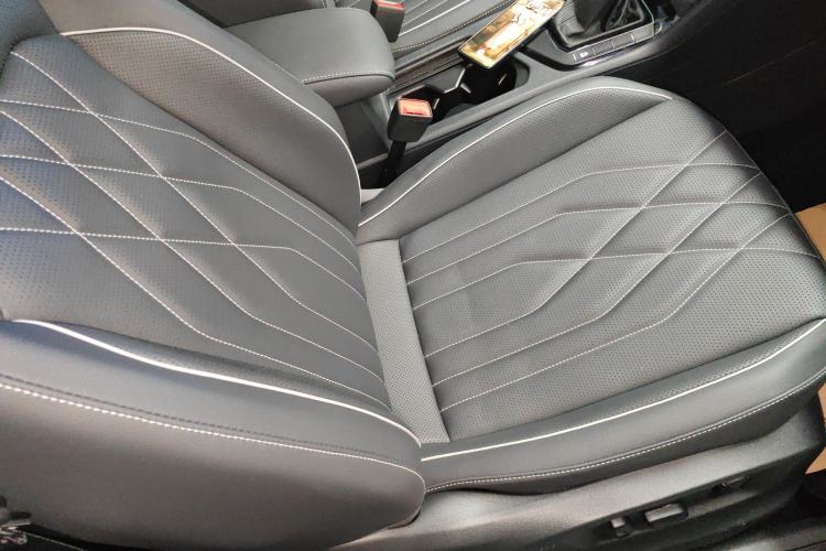 Used Volkswagen Tiguan L 2023 330TSI Automatic Two-Wheel Drive Smart Edition
