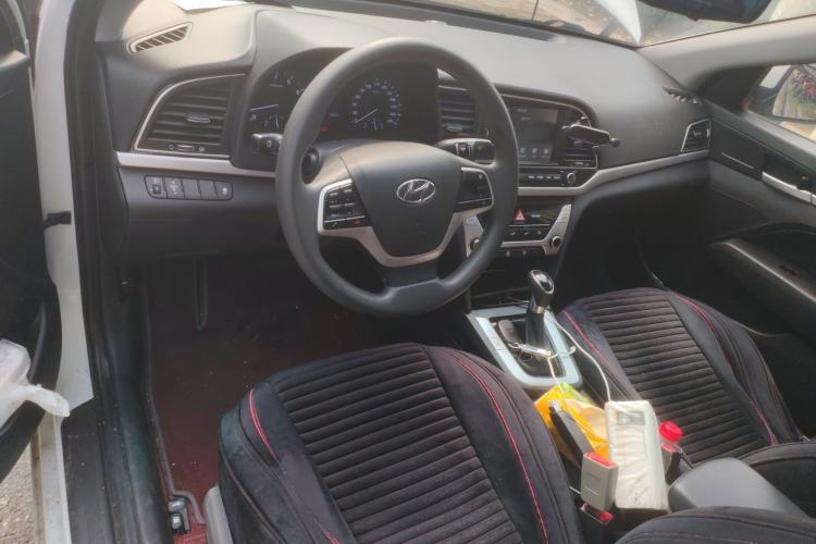 Used Hyundai Elantra (6th Generation / Lingdong) 2016 1.6L Automatic ZhiXuan – Elite Version Center Console