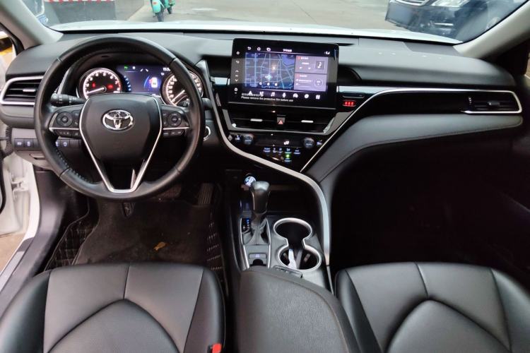Used Toyota Camry 2023 2.0G Luxury Edition Center Console