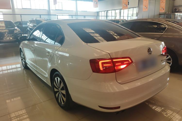 Used Volkswagen Sagitar 2017 230TSI Automatic Comfort Version
