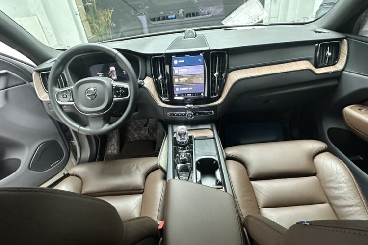 Used Volvo XC60 New Energy 2023 T8 Plug-in Hybrid Long-Range All-Wheel Drive Smart Luxury Edition