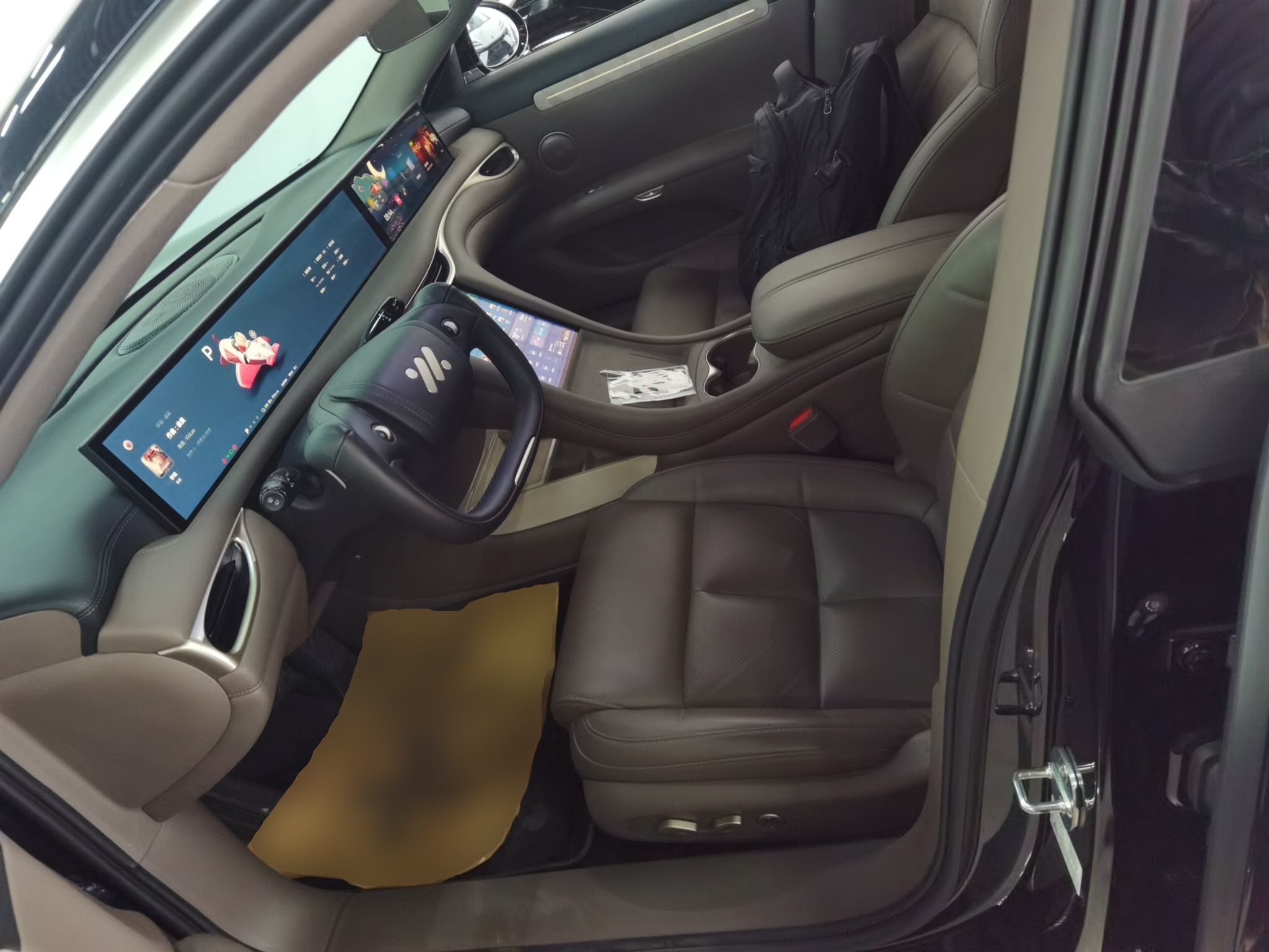 Переднее сиденье в автомобиле