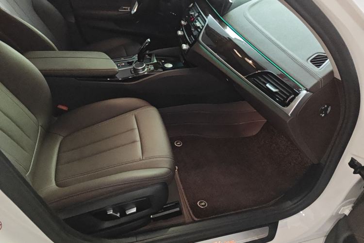 Used BMW 5 Series 2020 525Li Luxury Package Right Front Seat