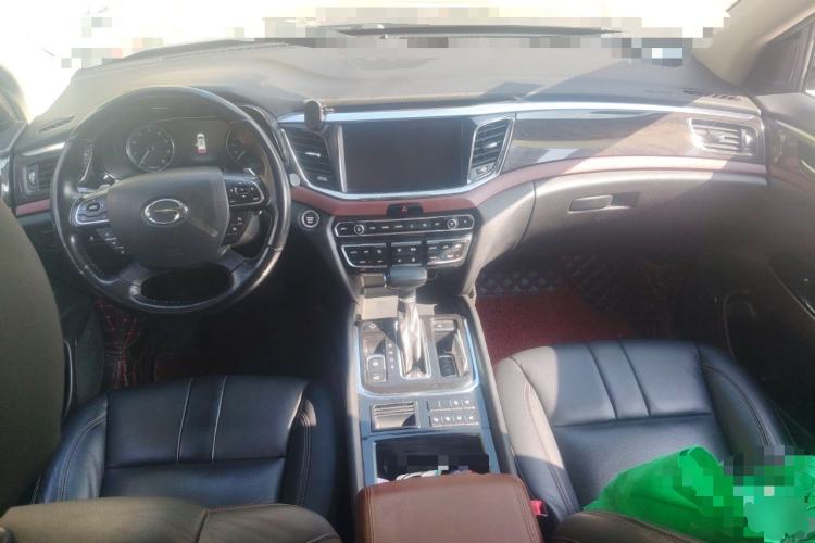 Used GAC Trumpchi GS8 2017 320T Two-Wheel Drive Luxury Smart Connectivity Version (7 Seats) Center Console