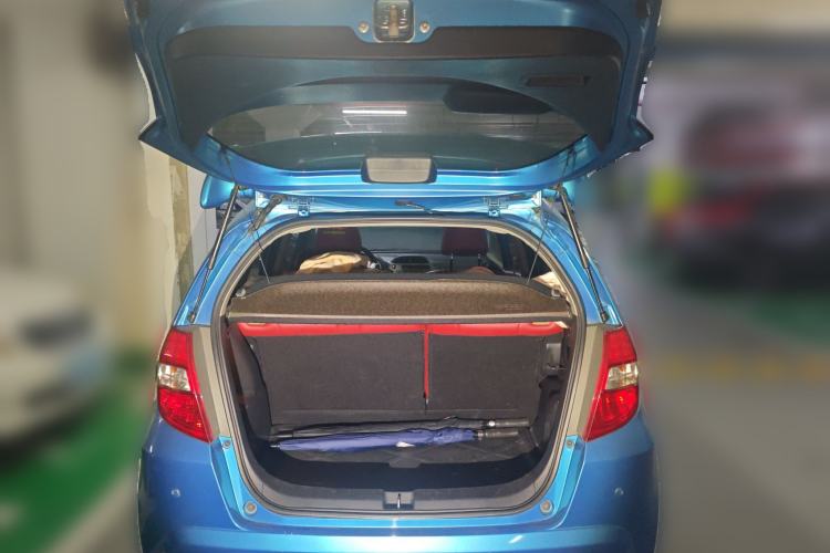 Used Honda Fit 2011 1.5L manual luxury version
