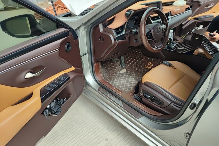 Used Lexus ES 2018 200 Excellence Edition China V Standard Driver Seat