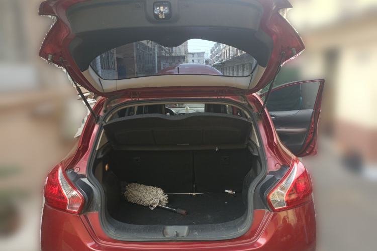 Used Nissan Tiida 2014 1.6L CVT Cool Cafe Edition Trunk