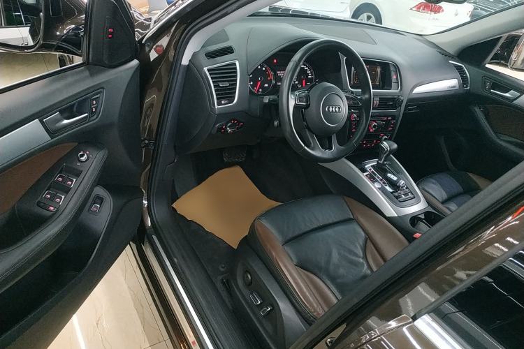 Used Audi Q5 2018 Collector's Edition 40 TFSI Technology Model