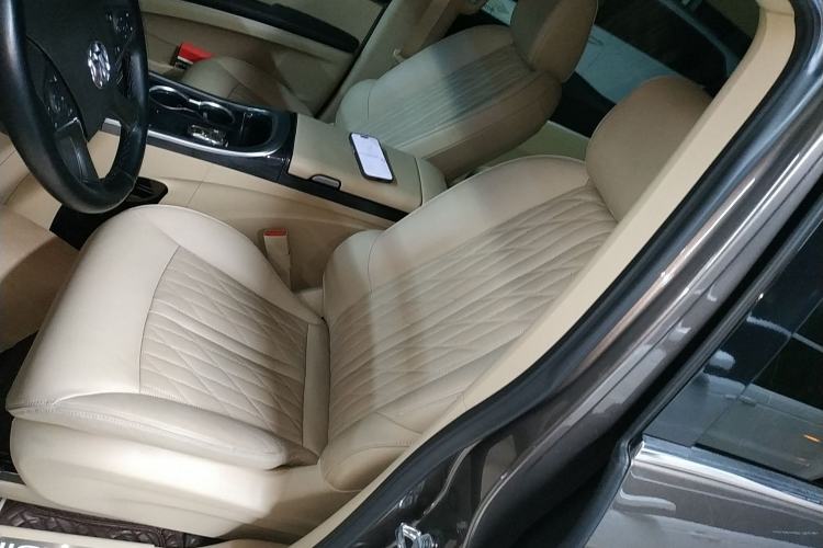 Used Buick GL8 2023 Land Executive Class Deluxe Model
