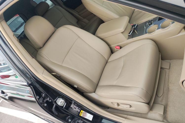 Used Toyota Highlander 2012 2.7L Two-Wheel Drive 7-Seater Luxury Edition
