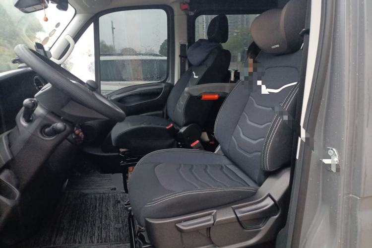 Used Iveco Eurocargo 2021 3.0T Automatic Chao Rui Short Wheelbase Low-Roof Side-Sliding Door F1C