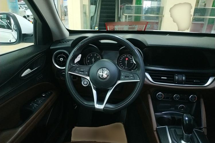 Used Alfa Romeo Stelvio 2017 2.0T 280HP Luxury Edition Steering Wheel