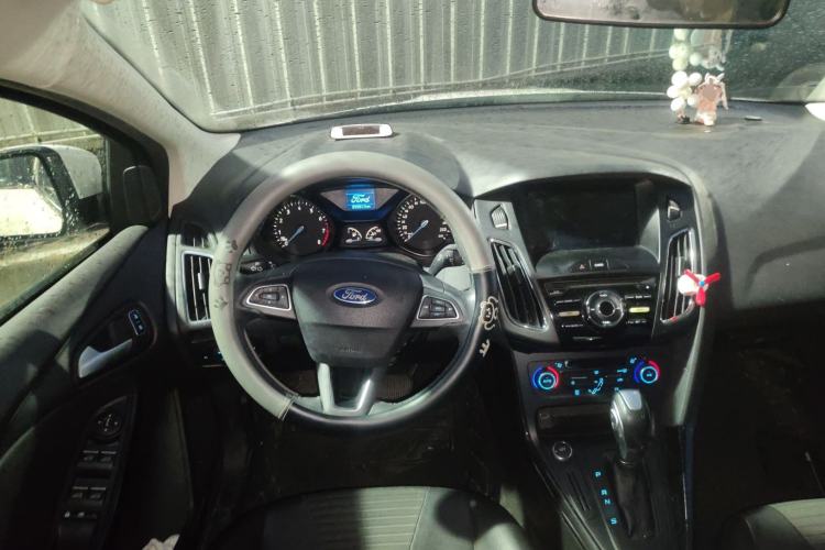 Used Ford Focus 2015 Sedan 1.6L Automatic Trend Model Steering Wheel