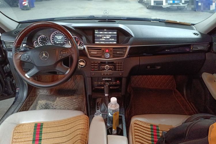 Used Mercedes-Benz E-Class 2011 E 260 L CGI Fashion Model Center Console