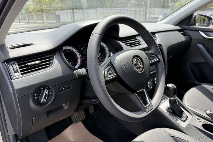 Used Skoda Octavia 2021 1.5L Automatic Comfort Edition Interior 12