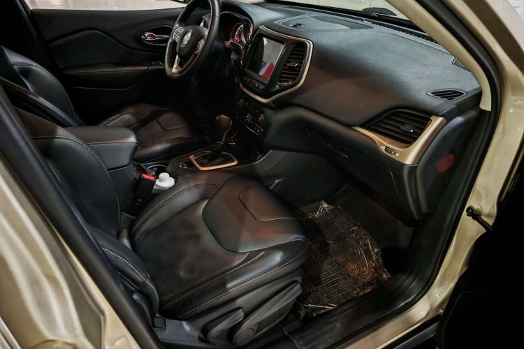 Used Jeep Cherokee 2014 2.4L Luxury Edition
