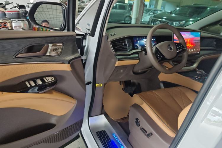 Used Denza D9 2023 DM-i 965 Luxury Model