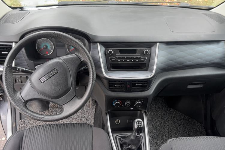 Used Jinbei Gold Hiace M Classic 2024 1.5L Engineering Lion Passenger Vehicle 5 Seats Center Console