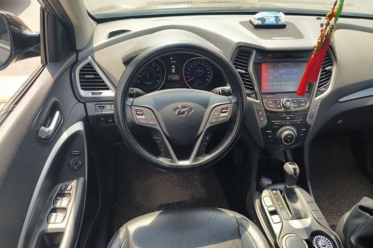 Used Hyundai Santa Fe 2015 2.0T Automatic Two-Wheel Drive Smart Version 5 Seats Steering Wheel