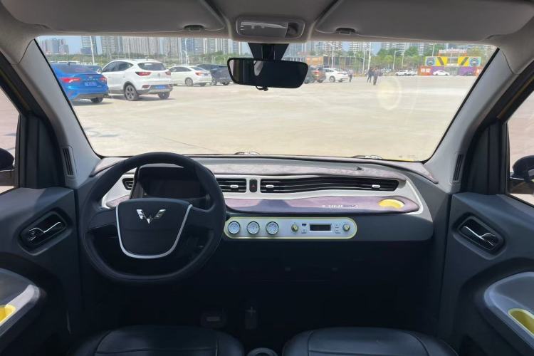 Used Wuling Hongguang MINIEV 2021 Macaron Premium Model – Lithium Iron Phosphate Interior 3