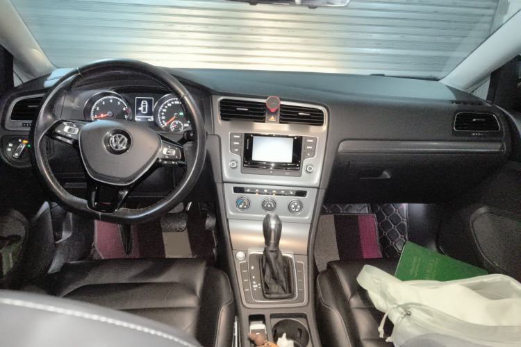 Used Volkswagen Golf 2016 230TSI Automatic Luxury Version
