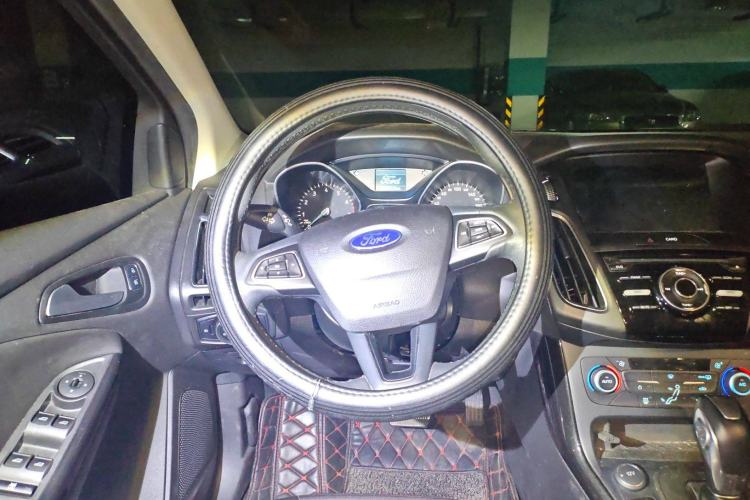 Used Ford Focus 2018 Two-Door Classic EcoBoost 125 Automatic Supercharged Style SmartDrive Edition Steering Wheel