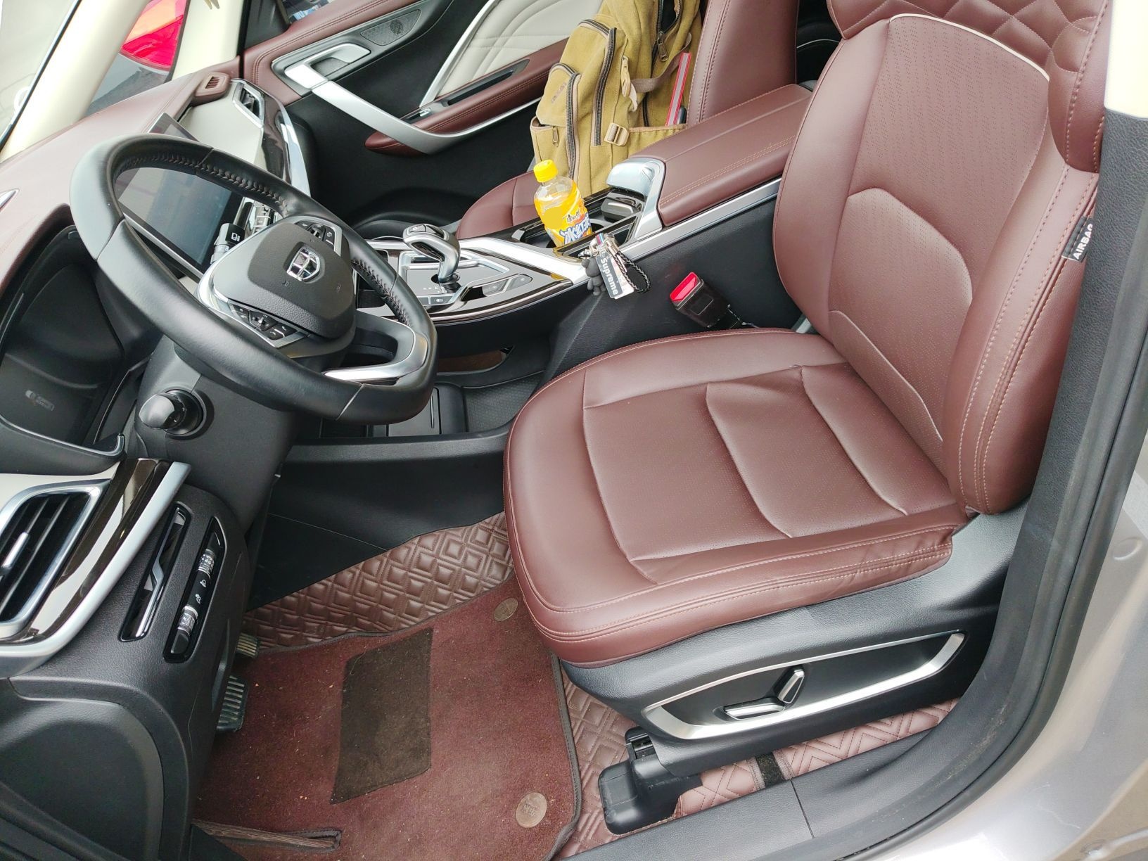 Переднее сиденье в автомобиле