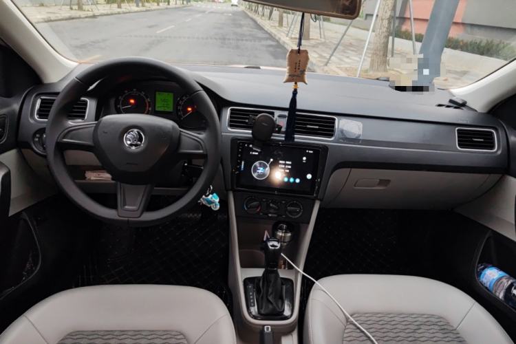 Used Skoda Rapid 2015 1.6L Automatic Smart Selection Model
