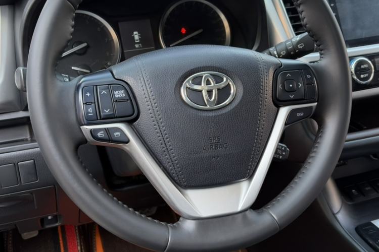 Used Toyota Highlander 2017 2.0T Four-Wheel Drive Luxury Edition 7 Seats Steering Wheel
