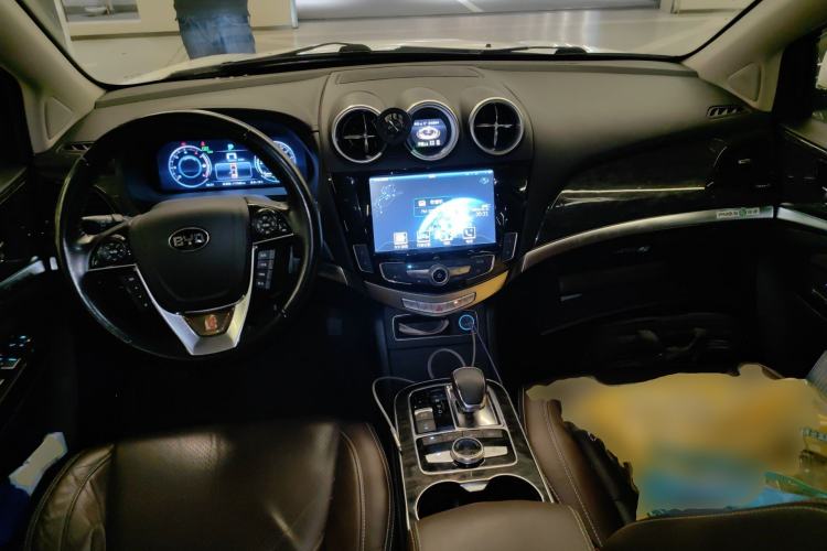 Used BYD Tang New Energy 2015 2.0T Four-Wheel-Drive Flagship Model Center Console